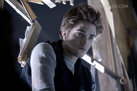 gallery_main-robertpattinson-twilight-stills-photos-03272009-14.jpg